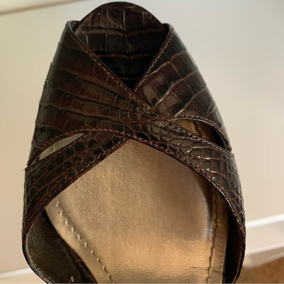 Brown Ann Taylor Faux Snakeskin Heels, size 8, Ankle Strap, Small Platform - Picture 4 of 10